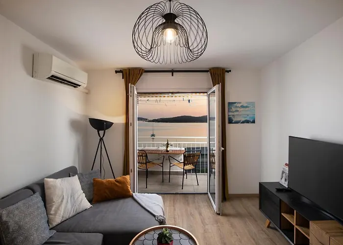 Top floor sunset apartment